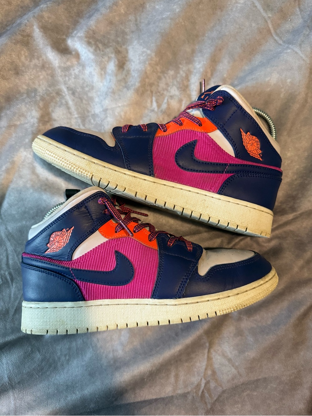 Nike Jordan 1 Mid
Fire Pink Barely Grape